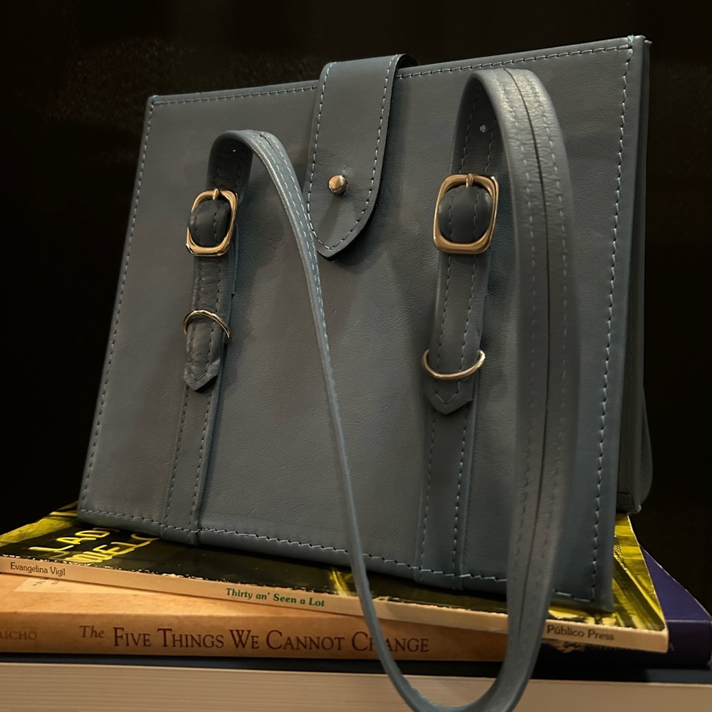 Elegant Blue Leather Shoulder Bag